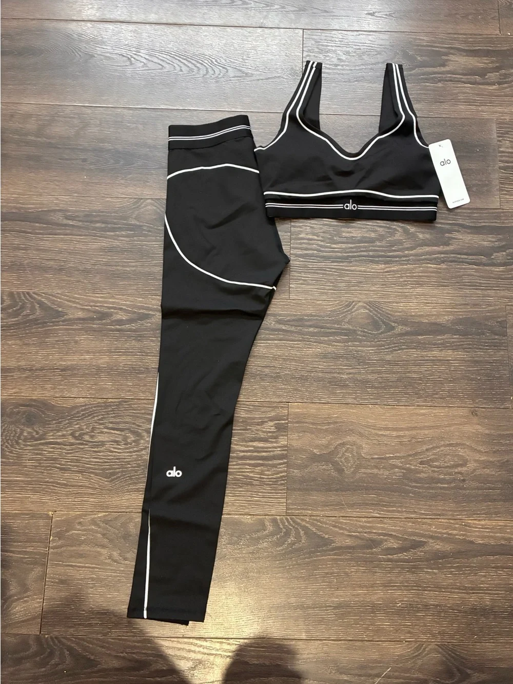 LMK WHAT COLOR AND SIZE BEFORE YOU BUY PLS!!! ALO Yoga set Lavender, Gray, Black